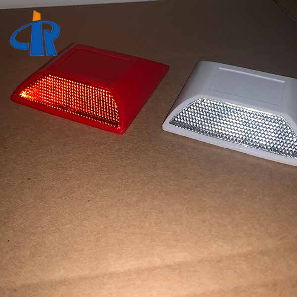 <h3>solar road stud with shank led Highway Safety Reflector </h3>
